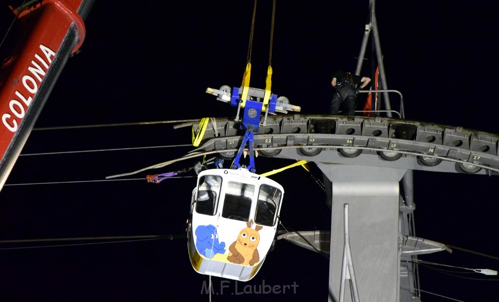 Koelner Seilbahn Gondel blieb haengen Koeln Linksrheinisch P933.JPG - Miklos Laubert